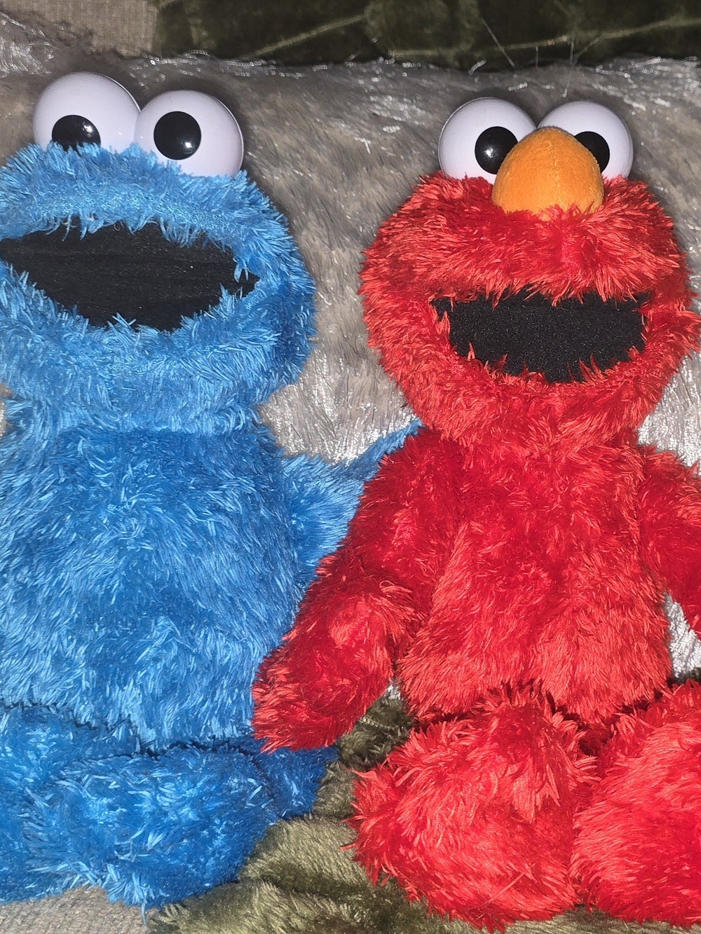 Hasbro Blue Cookie Monster & Red Elmo Plush Duo